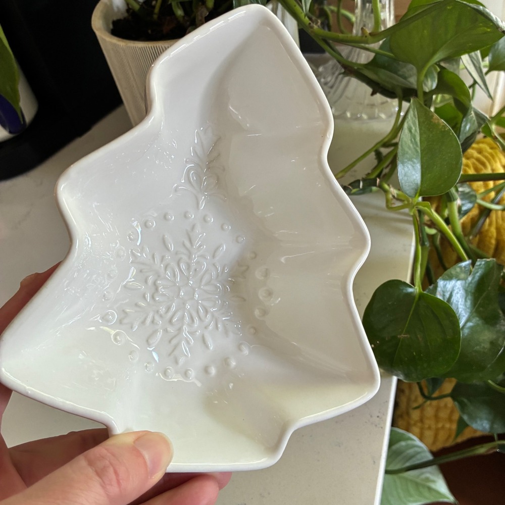 Sleigh Bell Bistro Christmas Tree Candy Dish White Snowflake Ceramic Farmhouse